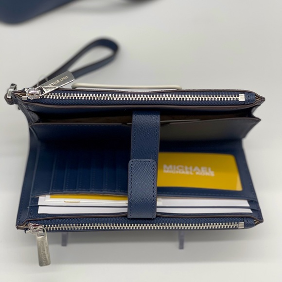 Michael Kors LG Shania Tote & Double Zip W… - Picture 15 of 16